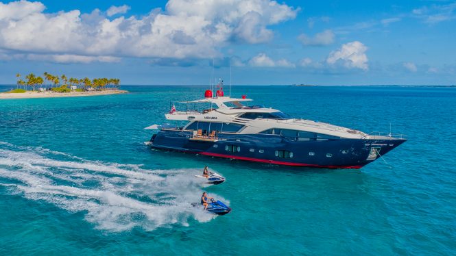 30m Ferretti charter yacht VIDA BOA available in the Bahamas