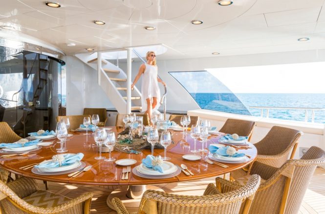 Beautiful alfresco dining set up