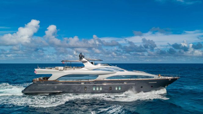 Motor yacht TAIL LIGHTS
