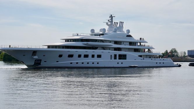Watch: 104m Mega Yacht Quantum Blue leaves Lurssen shipyard