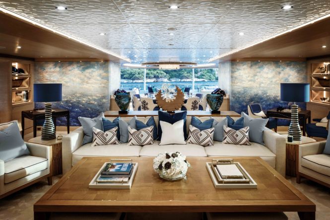 Fresh yet elegant interior with plenty of seating 
