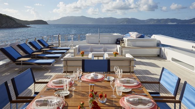 Huge sun deck with Jacuzzi