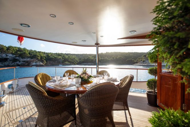 alfresco dining