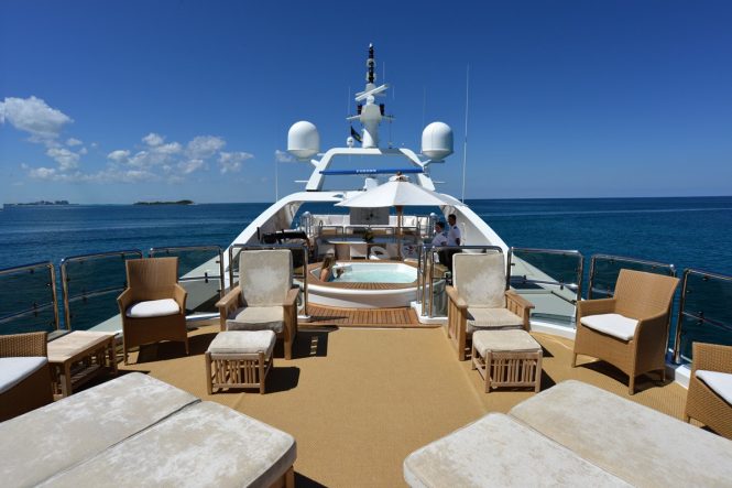 sun deck with Jacuzzi