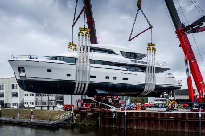 36m motor yacht KOKORO hits water at Moonen
