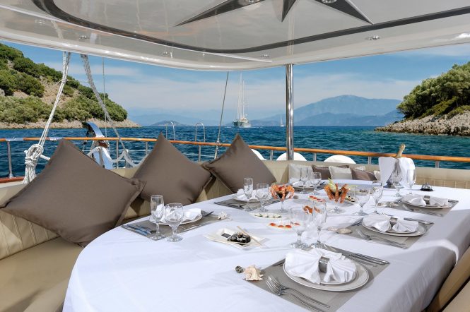 Alfresco dining