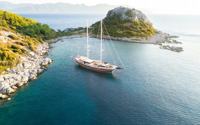 Sailing for distant Turkish shores with luxury gulet Kaptan Kadir
