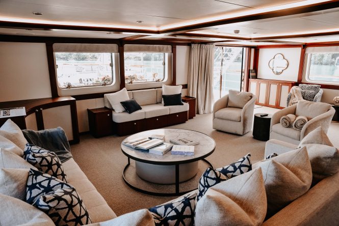 Elegant and inviting saloon