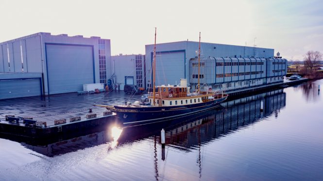 37m Classic luxury yacht Atlantide arrives at Huisfit for restoration