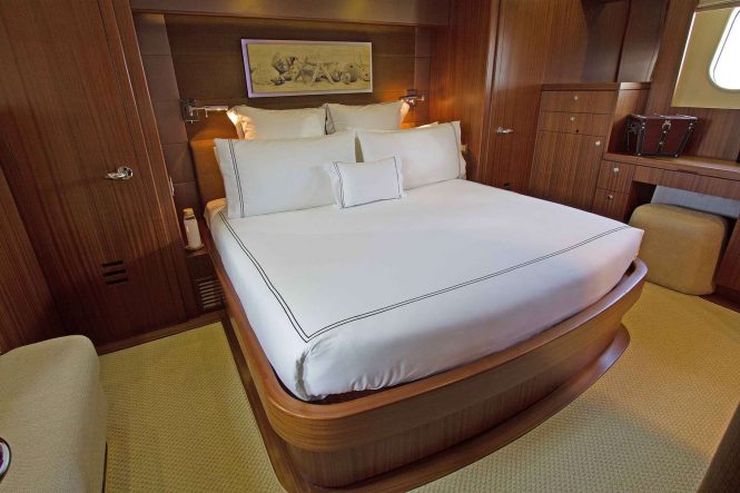 lower deck full beam cabin