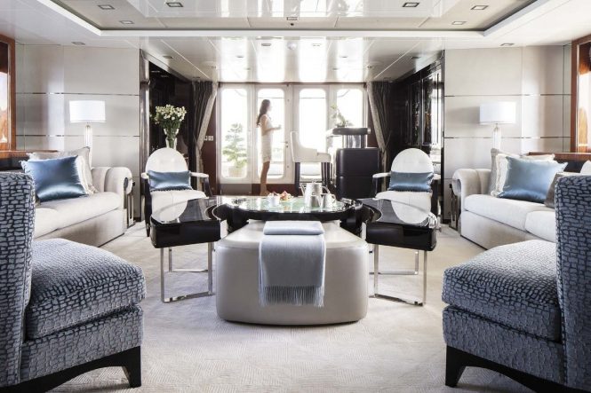 Spacious and elegant saloon