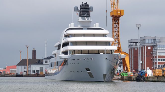 Luxury superyacht SOLARIS © DrDuu
