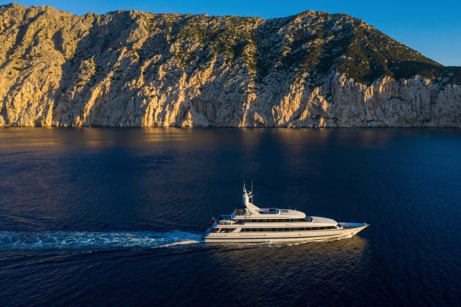47m luxury charter yacht VA BENE offering 15% discount in the Mediterranean
