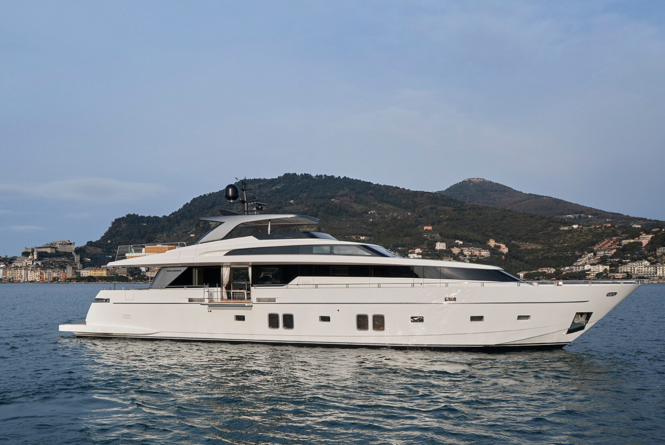 Charter beautiful modern luxury yacht LADY WHITE in the Adriatic