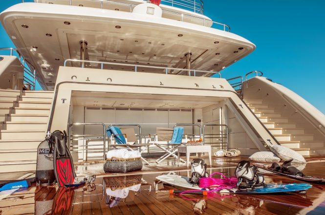 Swim platform with great selection of toys