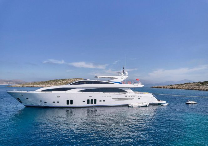 No worries on Greece luxury yacht charters aboard motor yacht HAKUNA MATATA