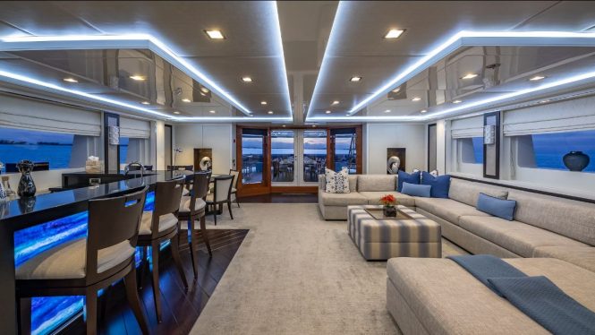 Spacious saloon and bar for socialising