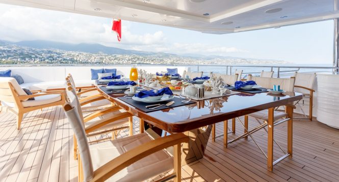 Alfresco dining with style