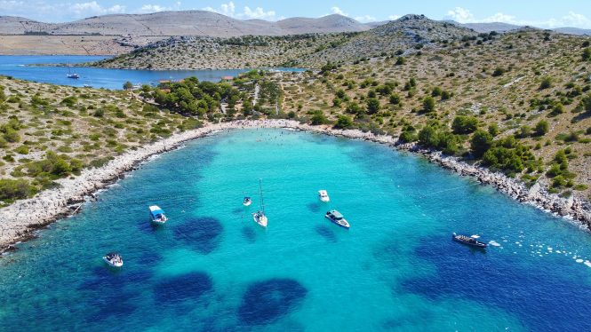 Last minute availability on board exclusive charter yachts in the Mediterranean and The Bahamas