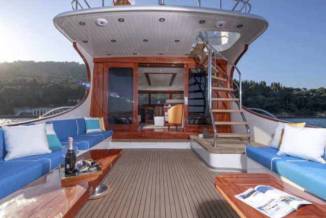 aft deck © Pozitif Studio