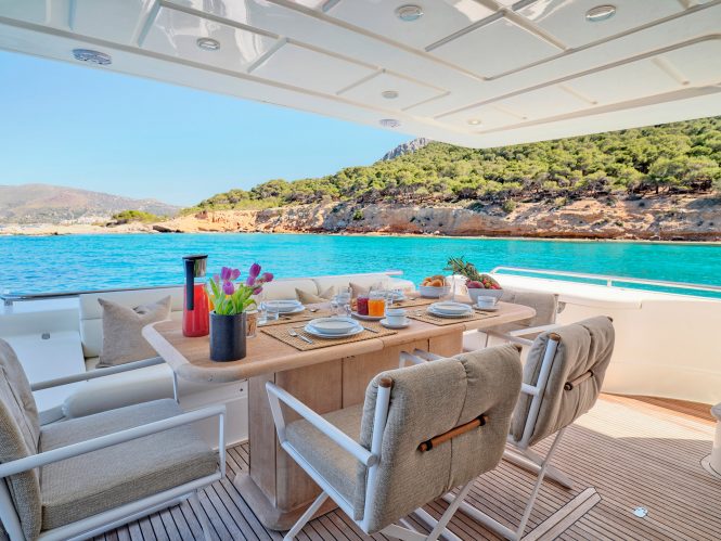 Alfresco dining on the aft deck