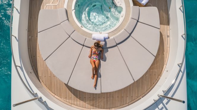 Special offer: 10% off refitted luxury charter yacht BIG SKY in the Bahamas this winter 2022
