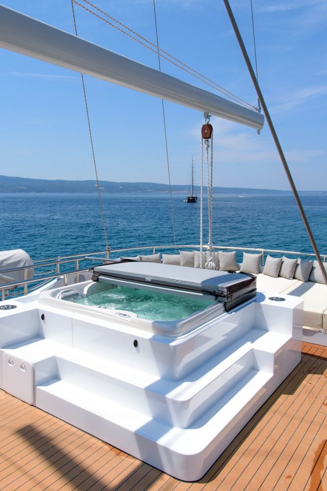 Popular Jacuzzi tub for a relaxing vacation