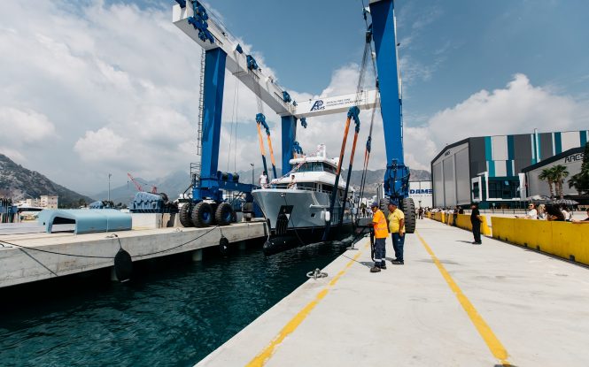 about to hit water - superyacht Lemanja