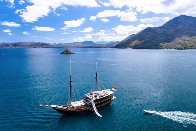 Elegant luxury charter yacht Dunia Baru available in Indonesia Scuba diving wonderland
