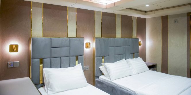 Triple cabin
