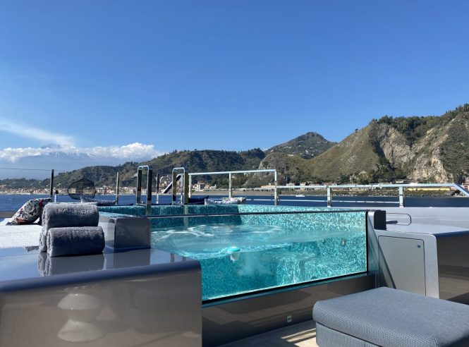 Pool on the deck