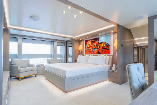 Welcoming light modern interior