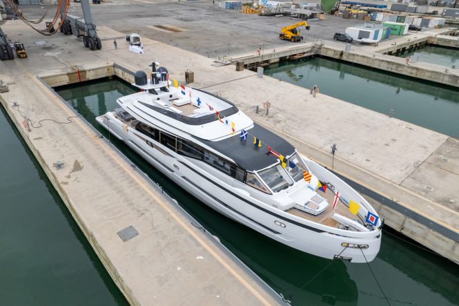 EXTRA X99 Fast motor yacht IL SOGNO launched in Italy