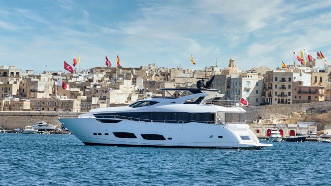 Abu Dhabi charters aboard luxury yacht ANNA-LIZA G