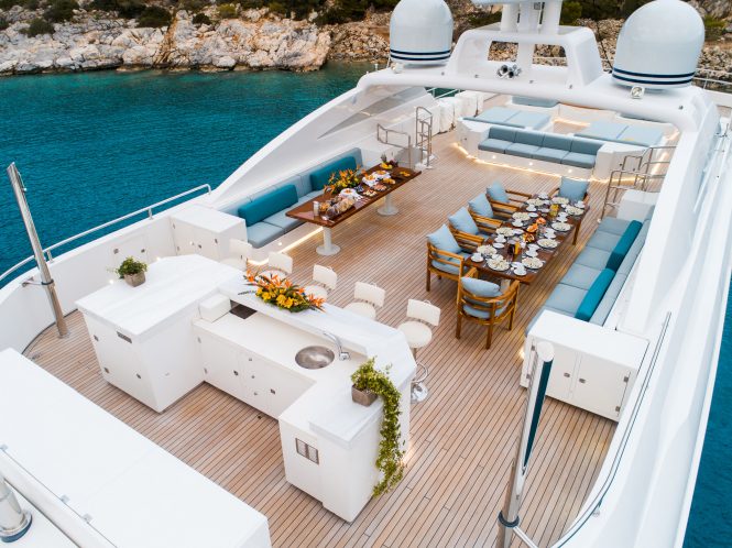 Expansive sun deck