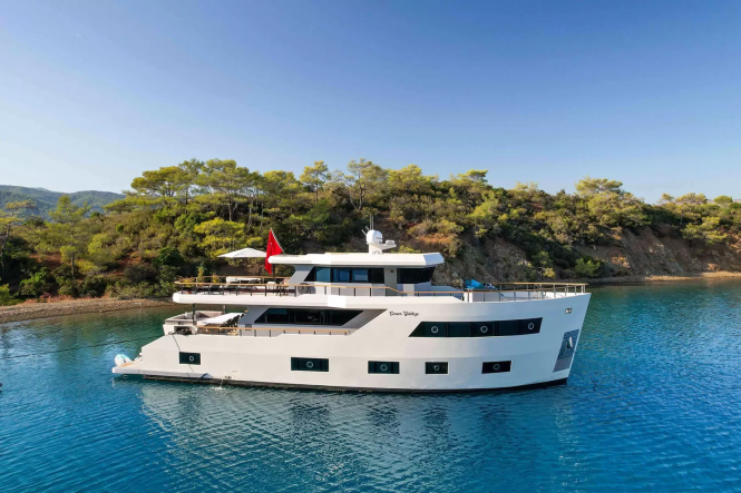 Standout 28m luxury yacht CINAR YILDIZI new to charter in Turkey