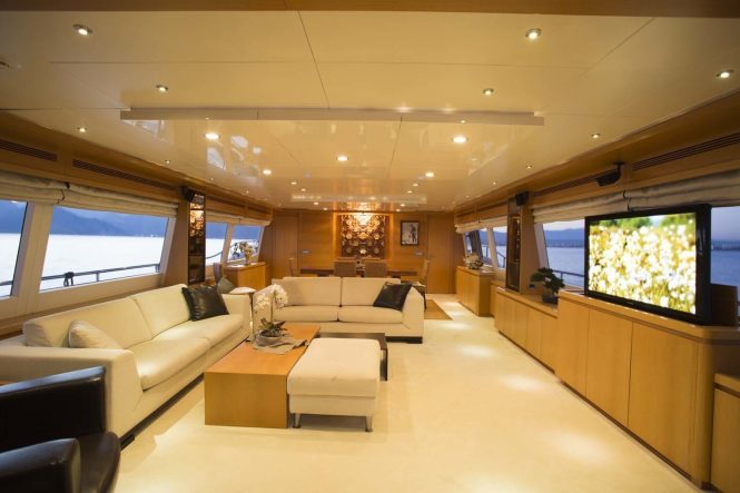 Main Salon on board PANFELISS