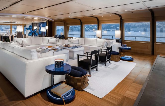 Main salon on board VENTUM MARIS