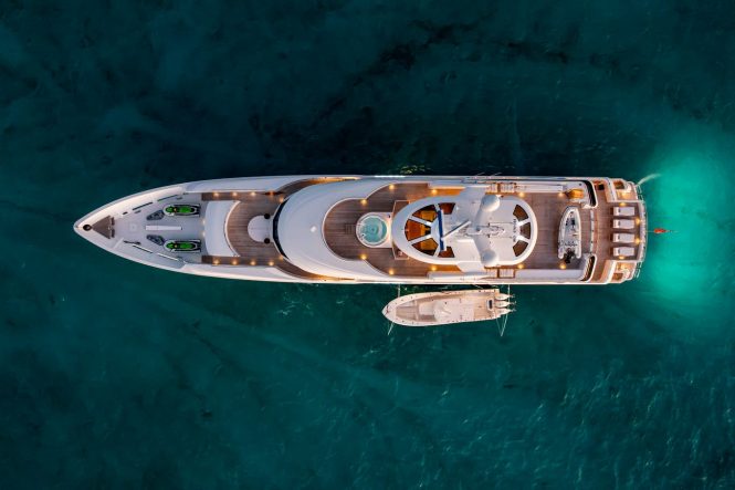 Super yacht NEENAH