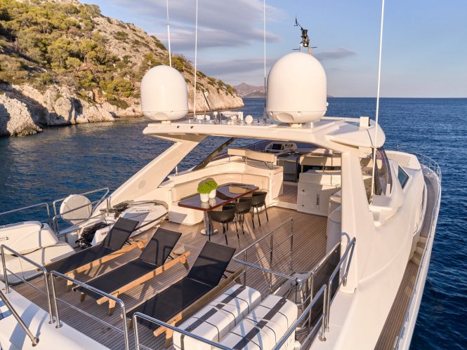 SEVEN S sun deck