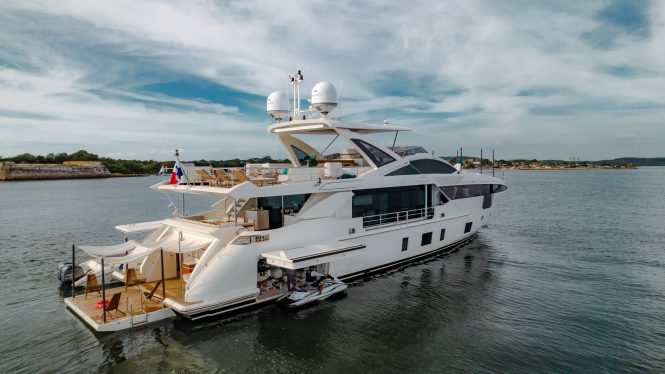 32m Luxury yacht LUZ DE MAR available for charter in Panama and Costa Rica