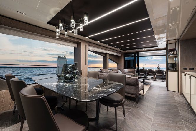 VICTORIA | Main Salon