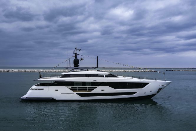 Custom Line 106 motor yacht CIAO M hits water in Italy