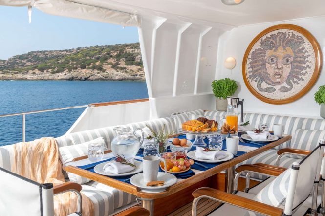 Upper deck dining