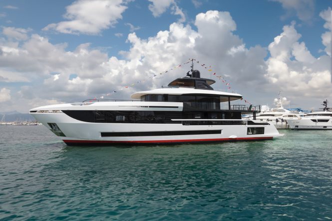 First model launched: superyacht Mangusta Oceano 39 hits the water in Italy