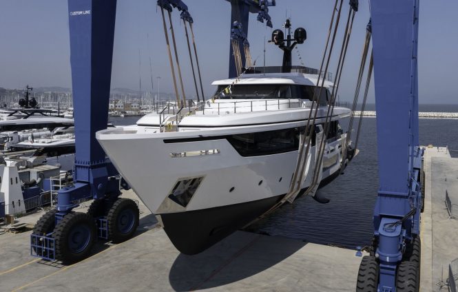 29m luxury yacht AYSHE launched by Custom Line