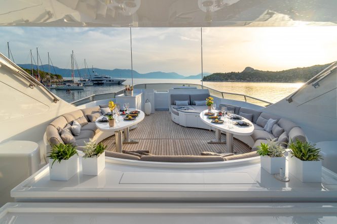 Sun deck alfresco dining area