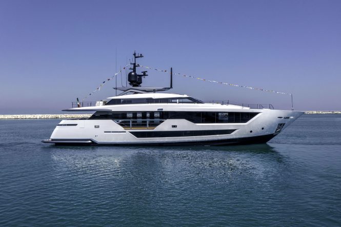 Ferretti Group’s Custom Line 106′ motor yacht ETOILE hits water in Italy