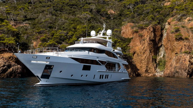 Motor yacht FAMILY