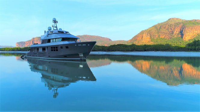 Superyacht AKIKO